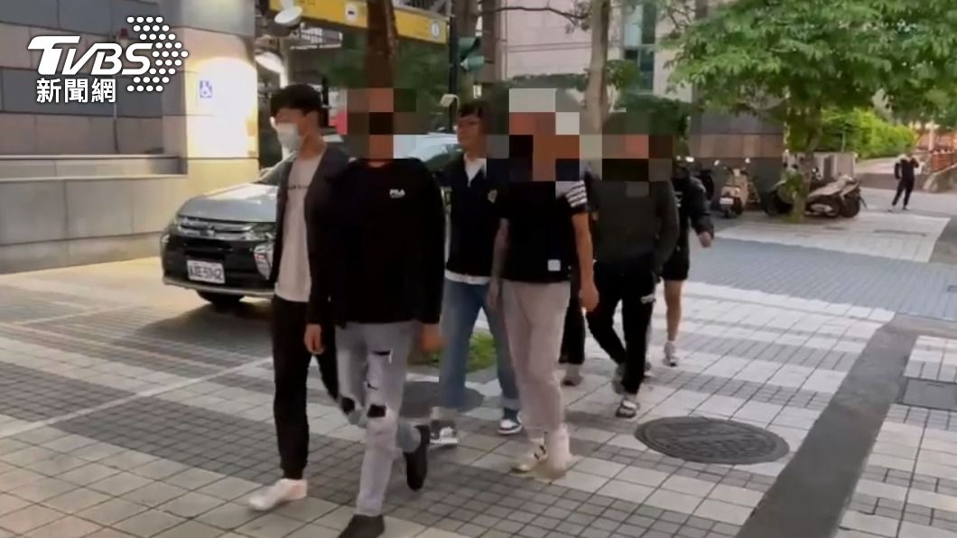警方緝捕8人到案。（圖／TVBS）