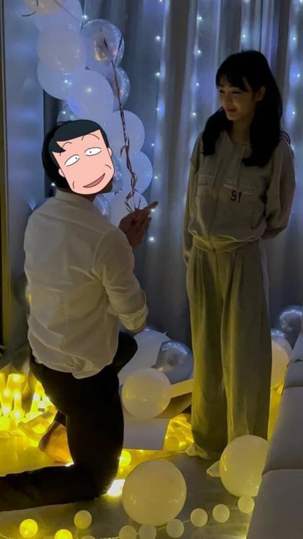 舒子晨分享被求婚的現場照。(圖/翻攝自舒子晨臉書)