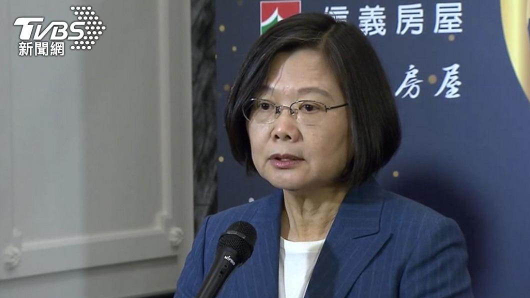 台灣民意基金會今（15）日上午發表「國人是否支持2024民進黨繼續完全執政」即時民調，有51.1％不支持民進黨2024繼續完全執政。圖為總統蔡英文。（圖／TVBS資料畫面）