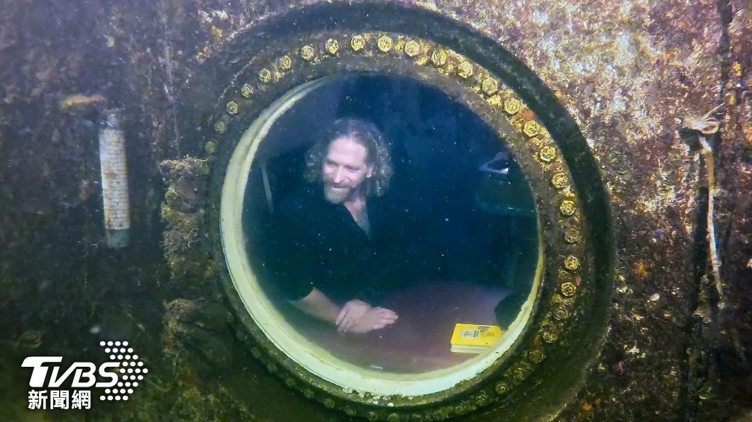 男版小美人魚? 美瘋狂教授連續74天水下生活破紀錄