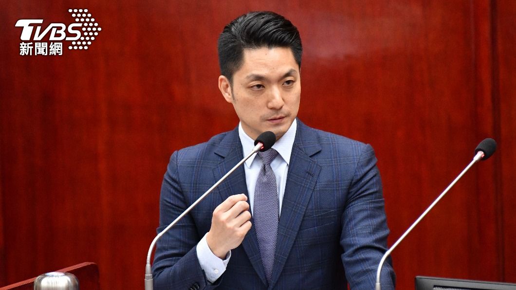 台北市長蔣萬安今(15)日赴台北市議會進行專案報告。(圖/胡瑞麒攝)