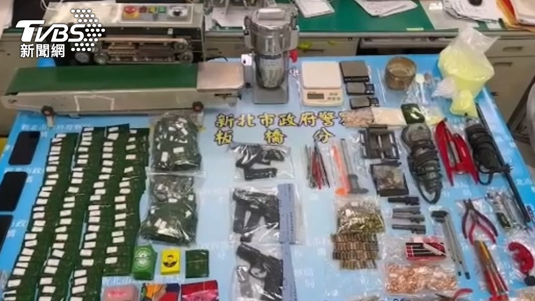 台南2男子一人製毒一人改槍,一起被警方逮捕。(圖/TVBS)