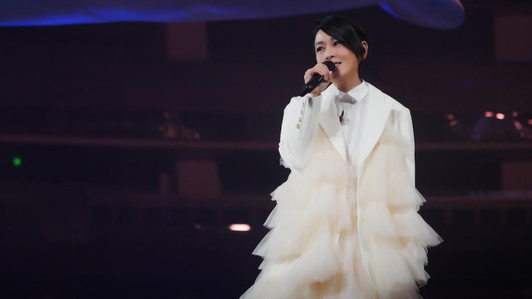 劉若英唱到〈媽媽〉哽咽。（圖／相信音樂提供）