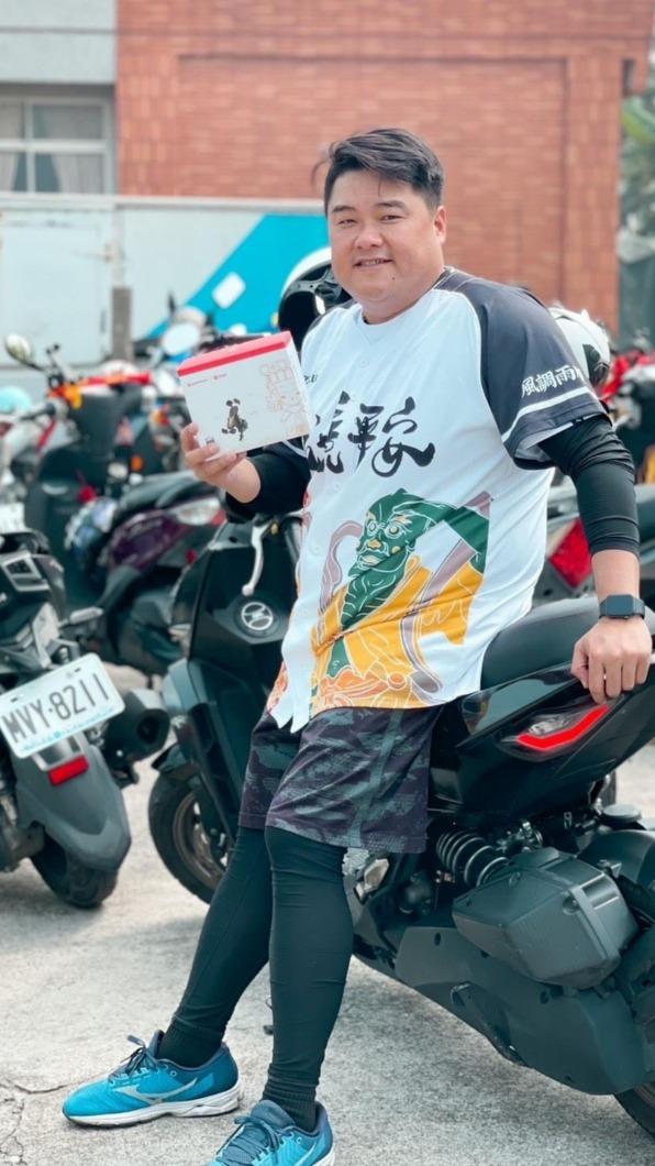 呂捷使用聯名款支架在繞境中趴趴走。(圖/呂捷工作室有限公司grantclassic提供)
