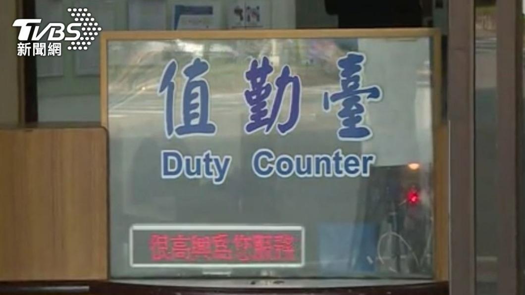派出所內瞎晃遭制止！暴怒男嗆「哩西咧靠X」還搧警巴掌