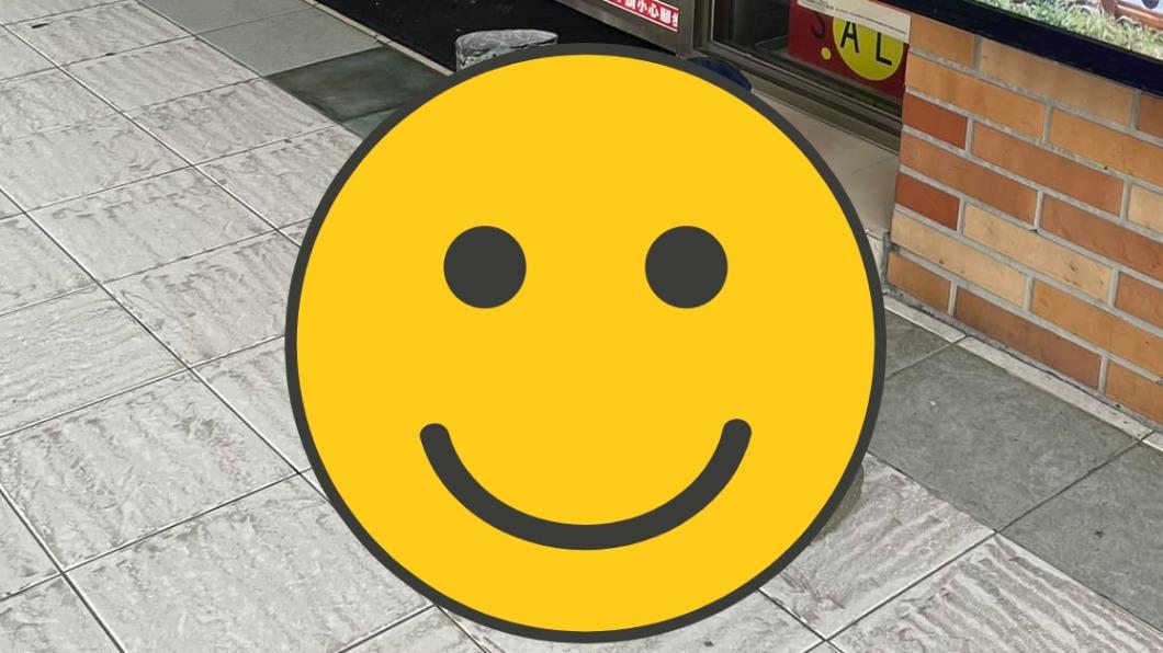 3男只穿襪進超商!「店外1幕」暖哭2.1萬人:值得尊敬