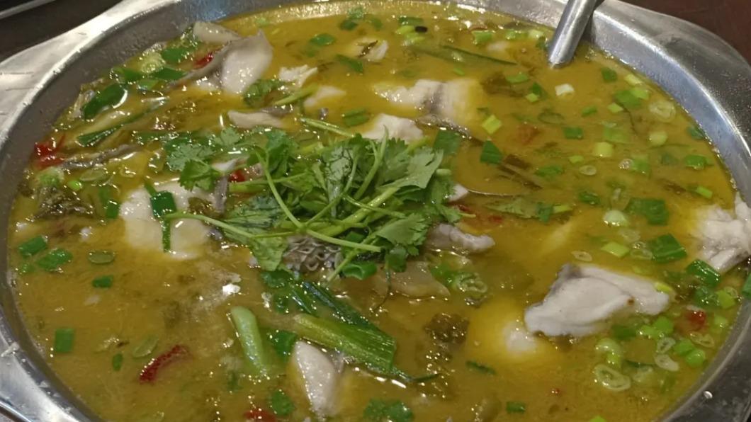 「酸菜魚」由酸菜、海椒共譜出酸爽微麻微辣的口感,十分開胃。(圖/王老吉提供)