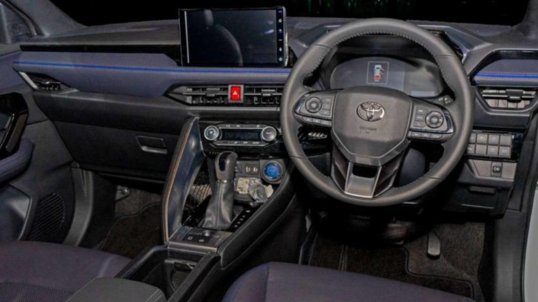 內裝設計採用7吋TFT儀表與10.1吋中央觸控螢幕。(圖/翻攝自Toyota)