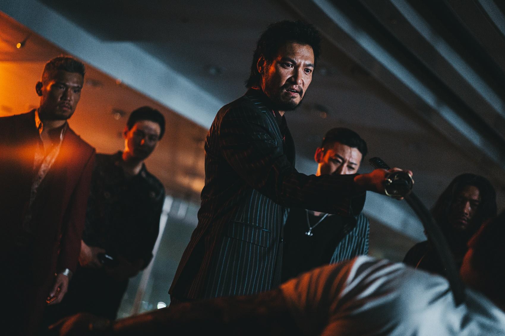 《神劍闖江湖》的青木崇高在本作扮演黑道老大。(圖/車庫娛樂提供)