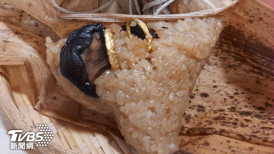 石門⌈新北第一粽⌋ 粽子包黃金對戒吸遊客