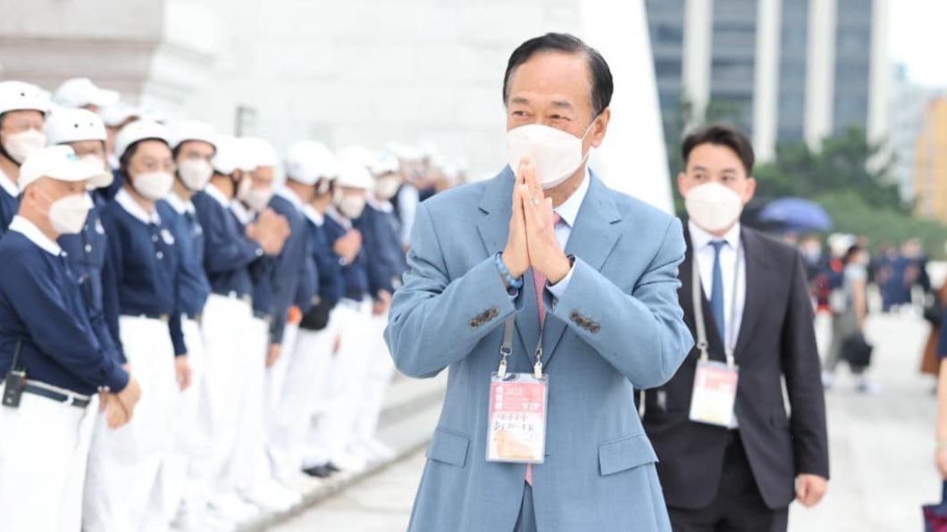 黃士修分析若國民黨決定徵召侯友宜,郭台銘或許會吞下去。(圖/翻攝自郭台銘臉書)