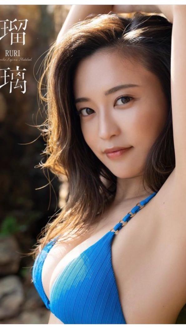 火辣身材藏不住。（圖／翻攝自小島瑠璃子Instagram）