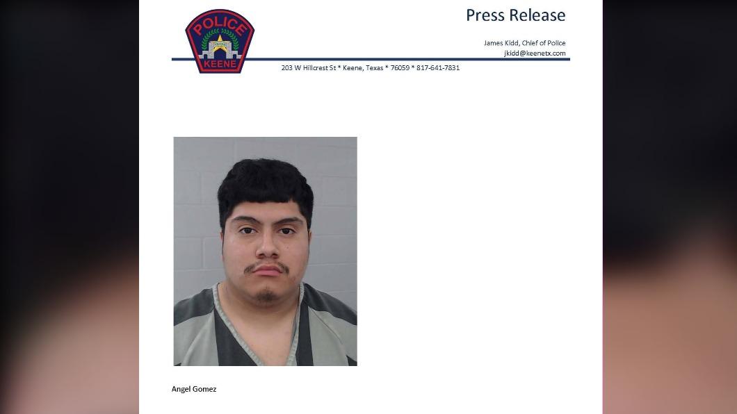 德州基恩警局公布命案關鍵人戈梅茲照片,開槍的少年則因年紀太小個資保密。(圖/翻攝自基恩警局臉書)