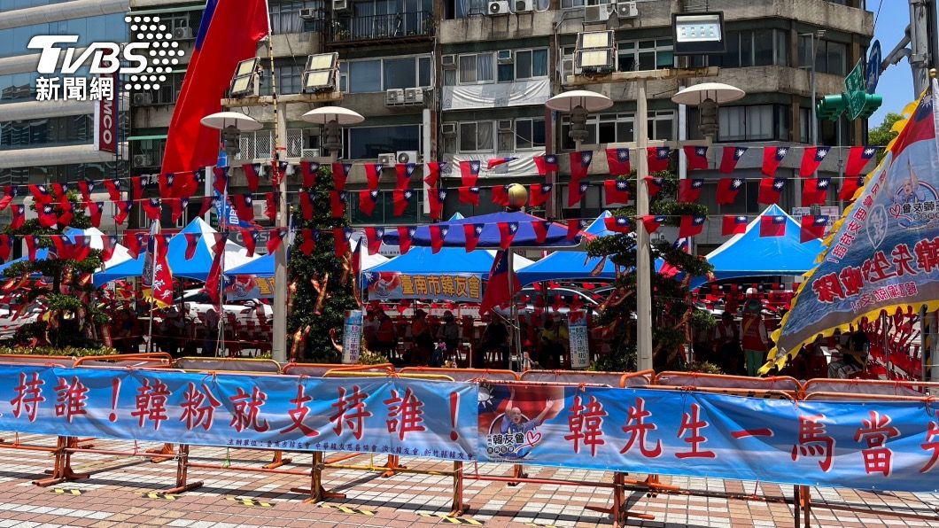 直擊/人選將亮牌!韓粉聚集「擺陣」驚動警進駐國民黨部