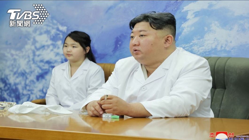 時隔一個月亮相 金正恩攜女視察間諜衛星