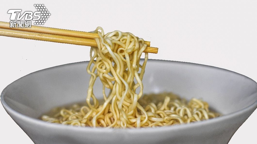 泡麵快速又方便,是不少人的宵夜首選。(示意圖/shutterstock達志影像)