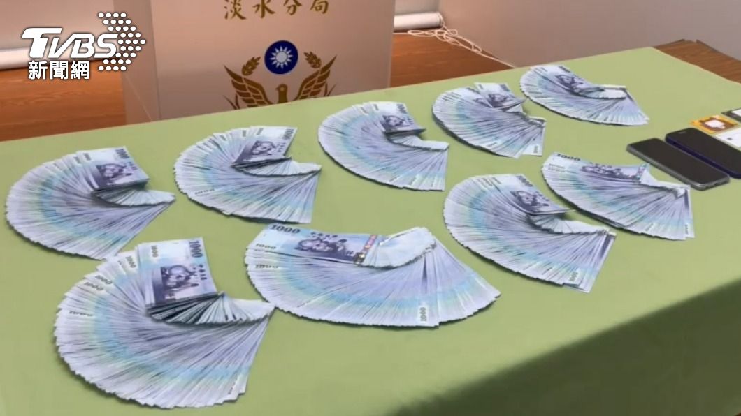 謝女領了86萬現金。(圖/TVBS)