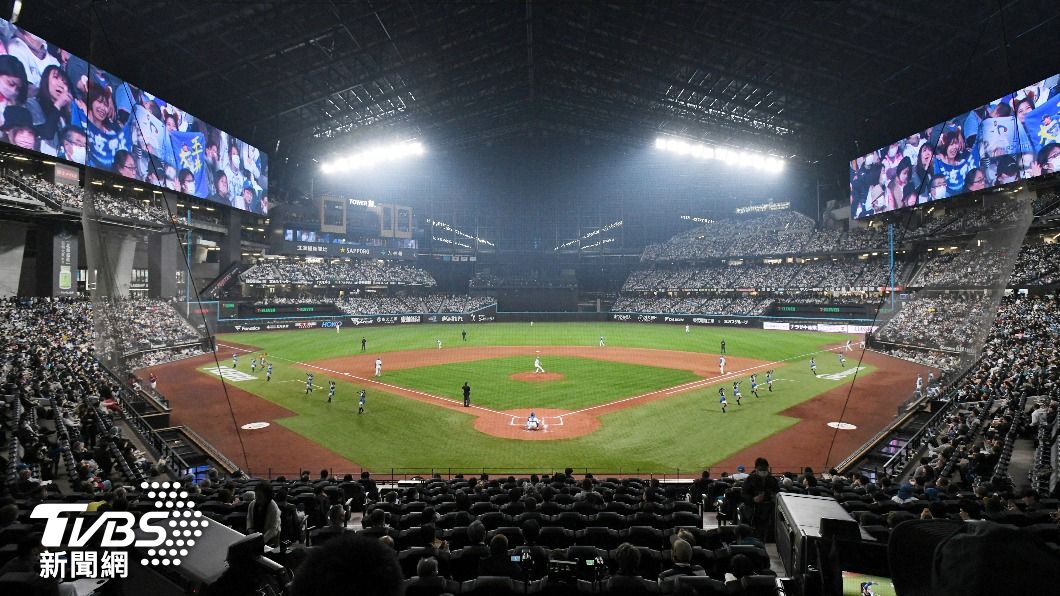 日職北海道火腿隊的新家:ES Con球場的內部。(圖/達志影像美聯社)