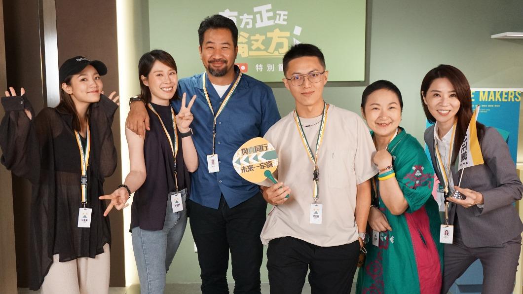 王淨(左起)、蔡亘晏、黃健瑋、導演林君陽、廖梨伶、謝盈萱昨晚齊聚直播暢聊拍戲回憶。(圖/大慕影藝提供)