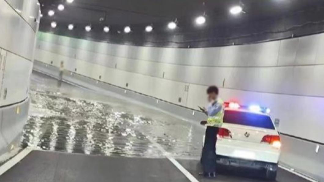 該海底隧道五一連假時才剛通車。(圖/翻攝自微博)