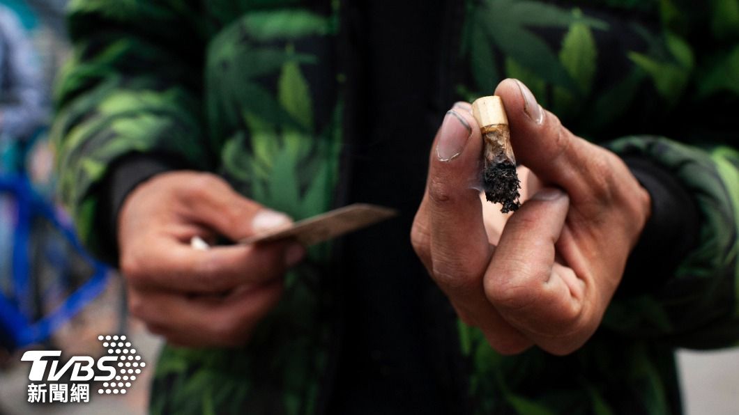 大麻成癮現幻聽幻覺！　醫驚揭：女大生認「系上一半在吸」　