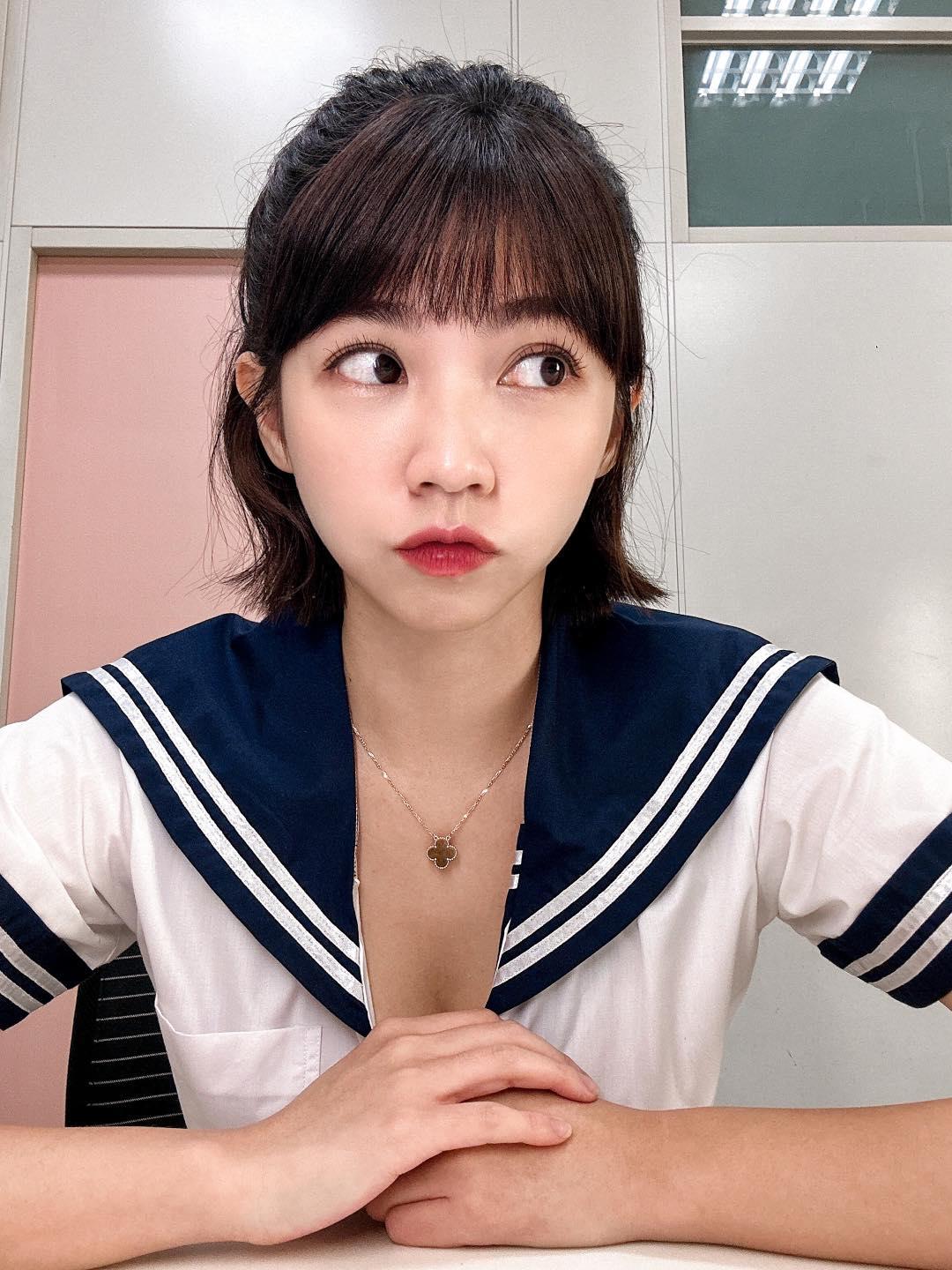 曾智希換上水手服。(圖/翻攝自曾智希臉書)