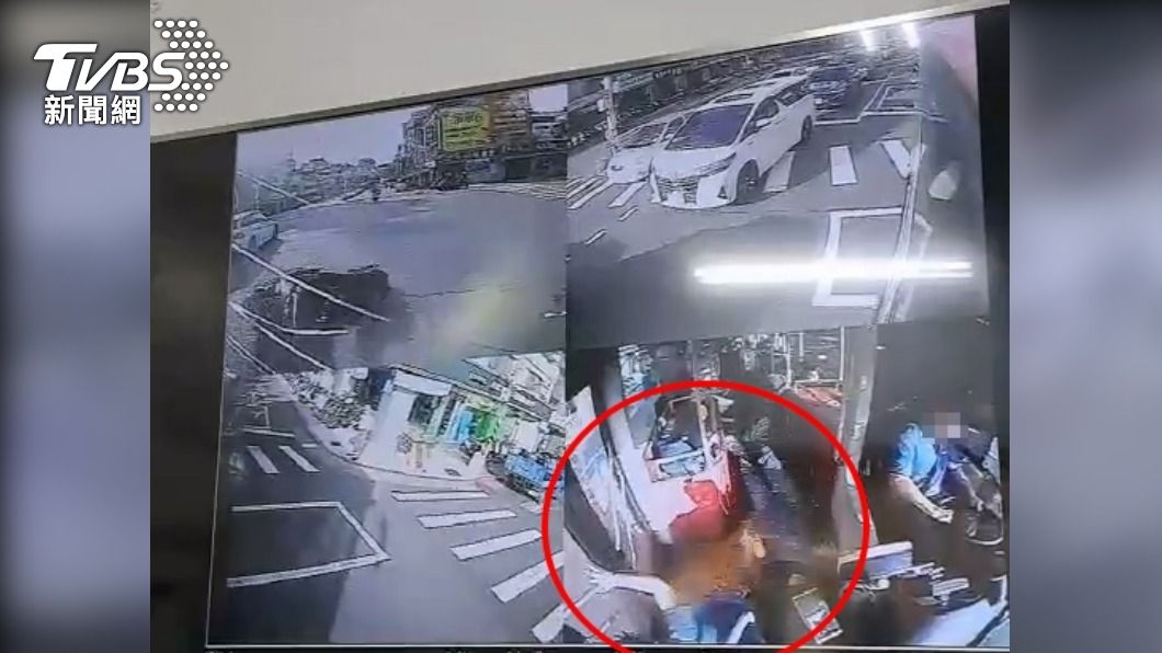 乘客跌倒撞上投幣箱。(圖/民眾提供)