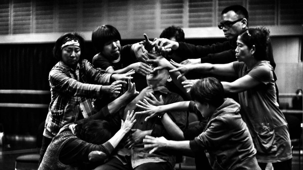 紀錄片《蘭陵40 ─ 演員實驗教室》呈現蘭陵劇坊創立40年,這群演員一路走來對劇場的熱愛。(圖/台北電影節提供)