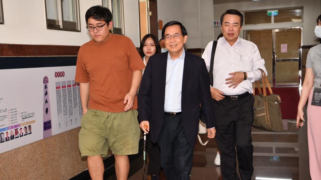 排黑條款若不給陳致中活路 陳水扁揚言:競選期掛抗議布條
