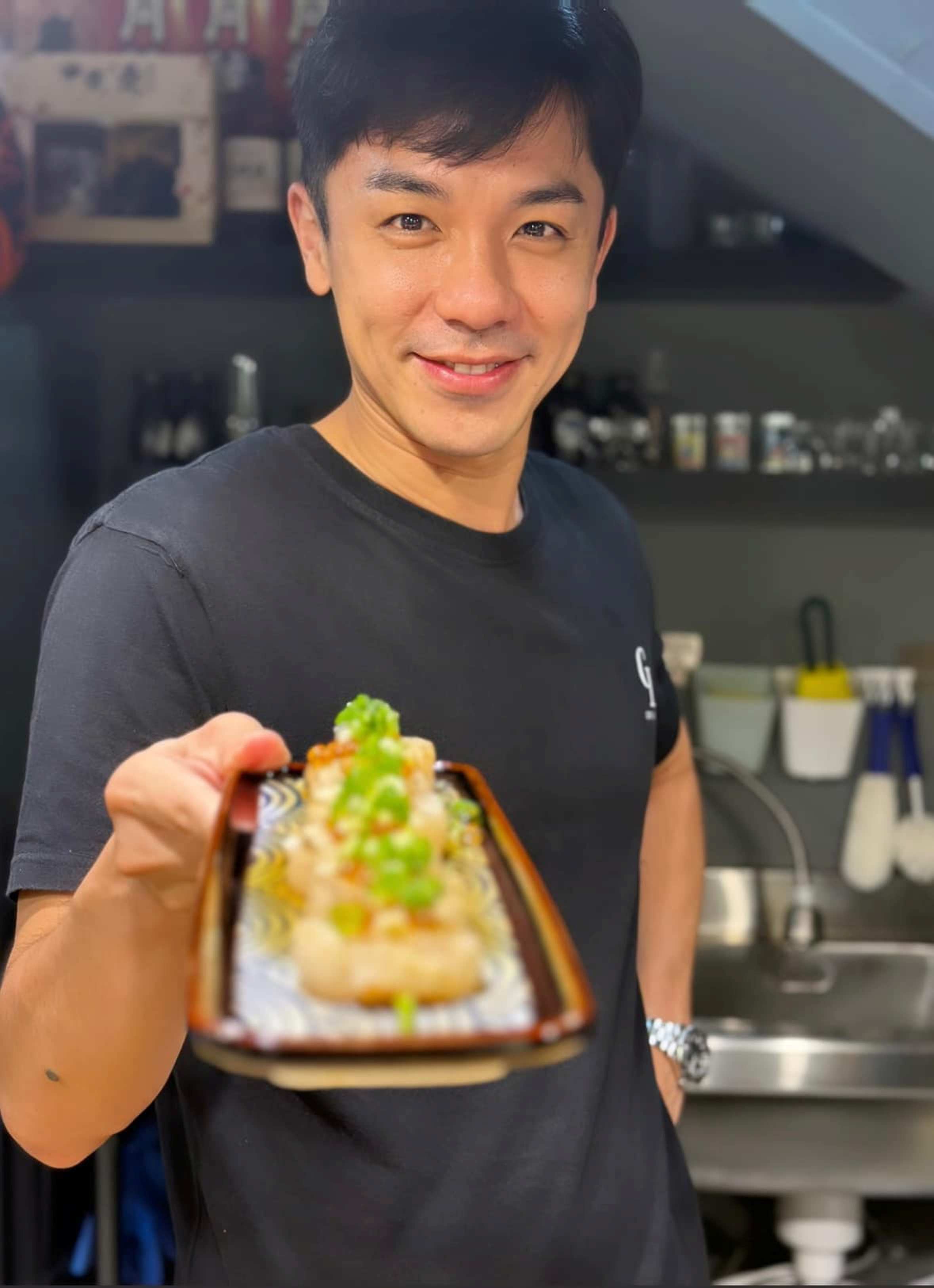 楊皓崴近來在高雄市跟幾位好友合夥開設居酒屋。(圖/楊皓崴提供)