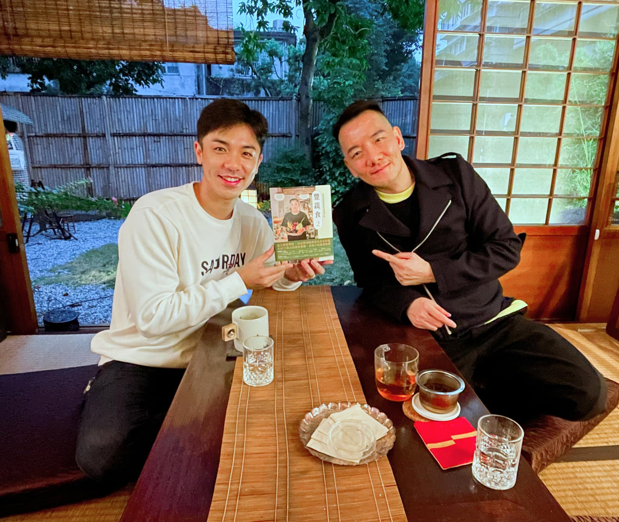 田定豐(右)前不久到楊皓崴的餐廳用餐。(圖/楊皓崴提供)