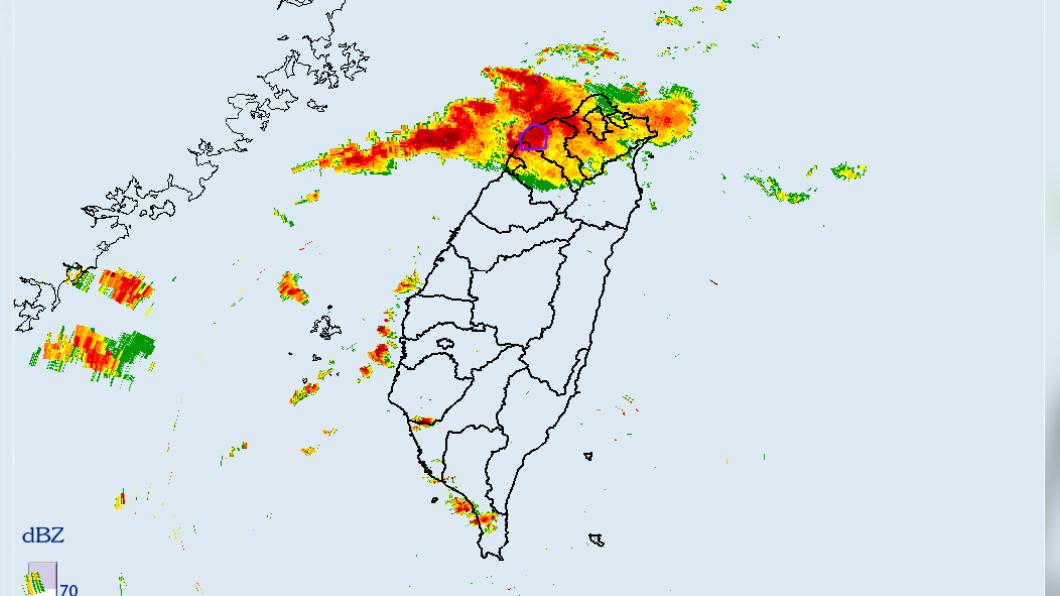 快訊/雷雨彈卡上空!氣象局示警桃竹「大雷雨」再轟1小時