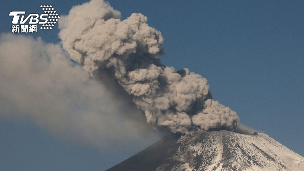 墨西哥第2高火山噴發！火山灰飄落　10萬名學生被迫停課