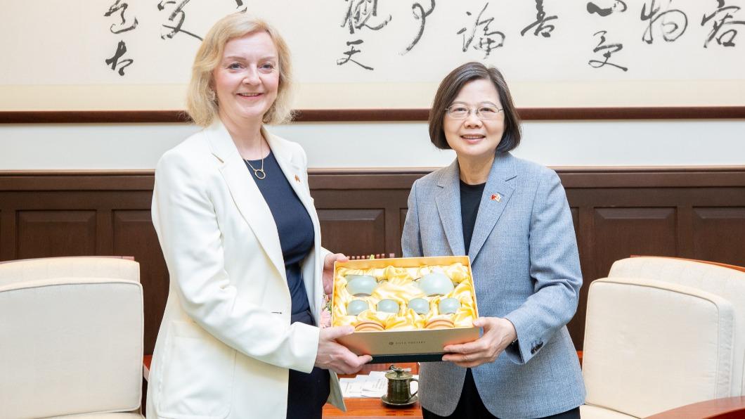 會面蔡英文再提經濟北約　特拉斯：台灣在關鍵產業扮演領頭羊