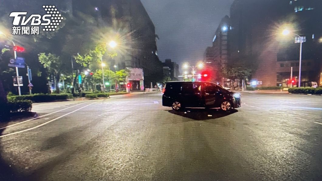 疑違規穿越馬路遭百萬休旅車撞飛 女業務返家途中殞命