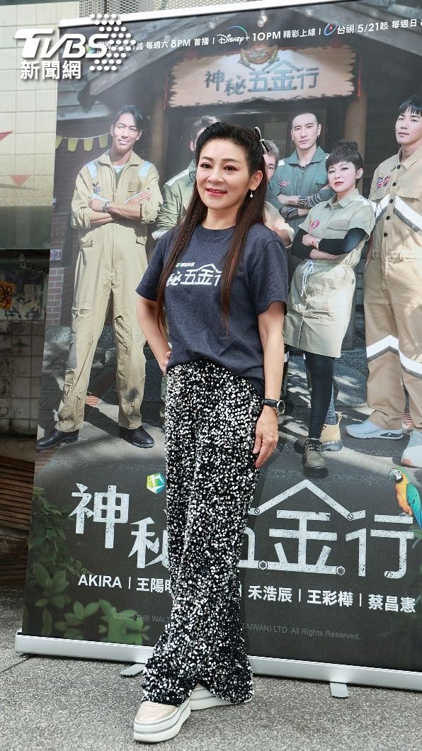 王彩樺身穿閃亮的長褲登場。（圖／黃城碩攝）