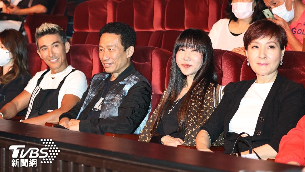 潘若迪(左起)、郭子乾、金瑞瑤及方芳芳也在台下欣賞。(圖/張哲鳴攝)
