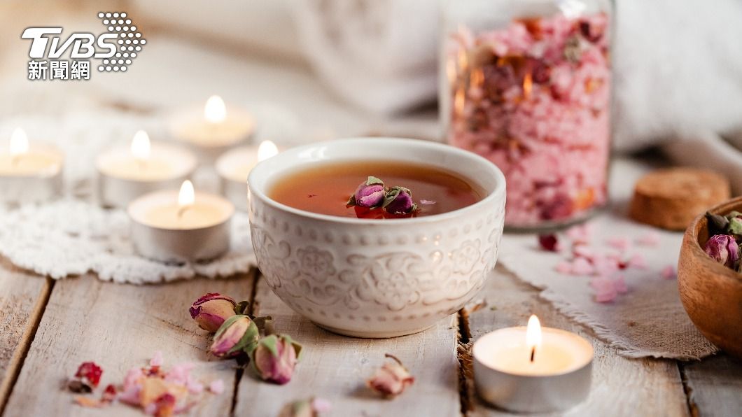 玫瑰花茶能緩解排便不暢。(示意圖/shutterstock達志影像)