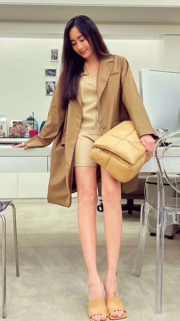 關穎擁有一雙修長的美腿。(圖/翻攝自關穎IG)