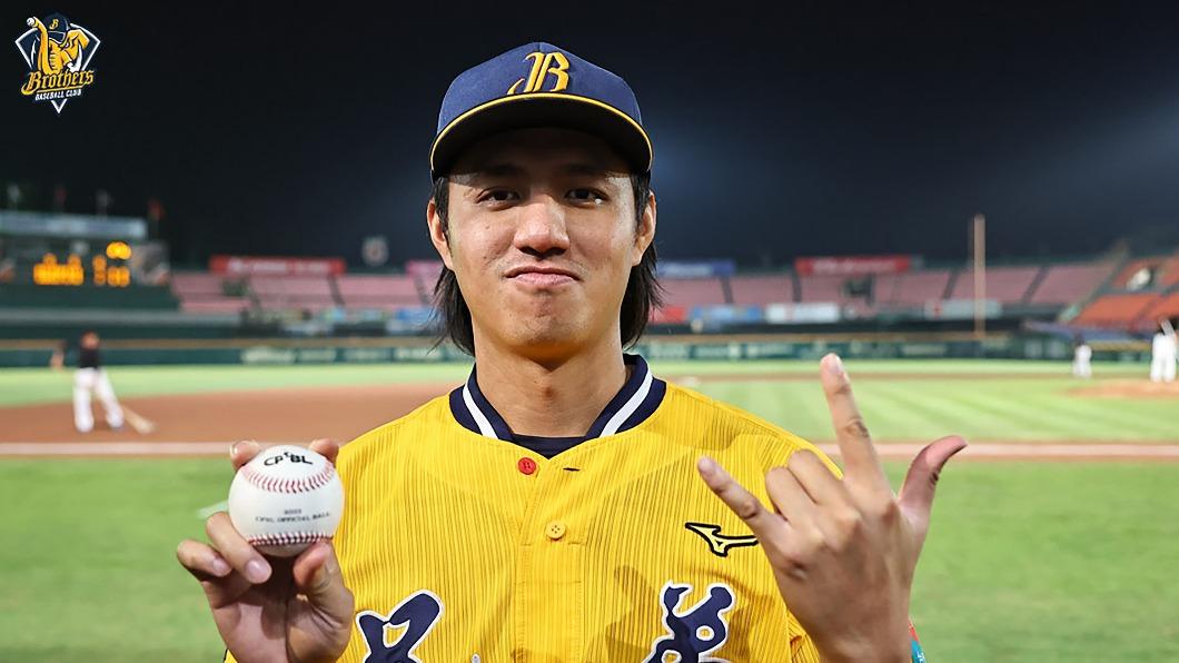 創中職歷史!鄭浩均領兄弟4投手「接力無安打」 3:0完封悍將