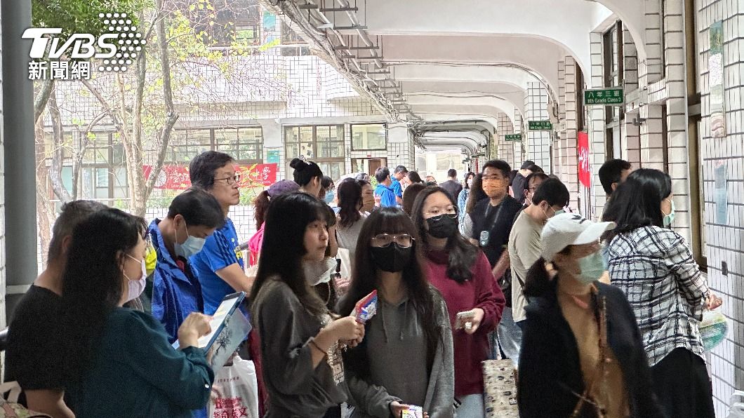 今年會考恢復家長陪考。（圖／呂欣芷攝）