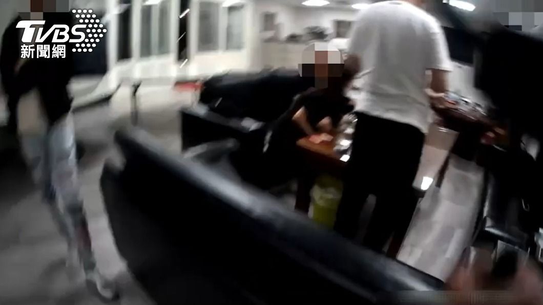 宮廟旁鐵皮屋成黑幫招待所 警上門查到毒品 這下要被拆了…