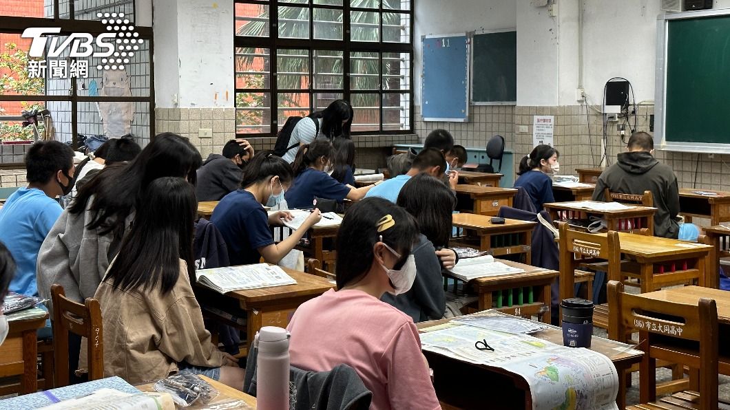 會考／社會難度適中！考新冠疫苗、飢餓行銷　圖表題近5成