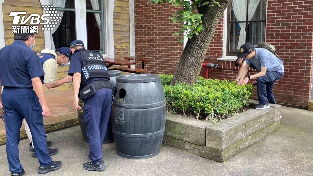 六福村主題遊樂園在上午也接獲炸彈恐嚇信。(圖/新竹縣警局新埔分局提供)