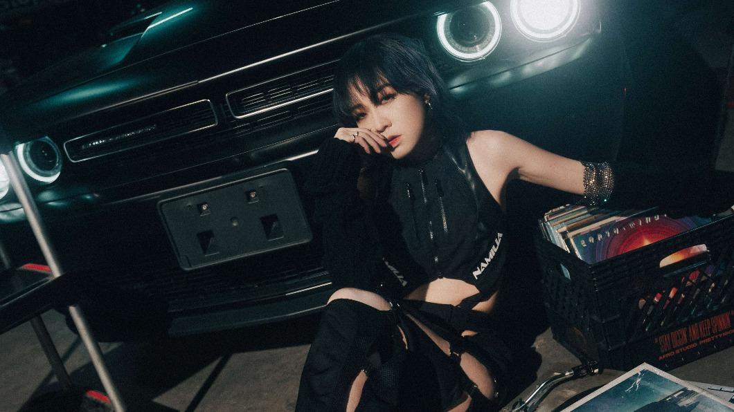 女星搭「超貴跑車」!司機竟是大咖音樂人 發抖:還好有保險