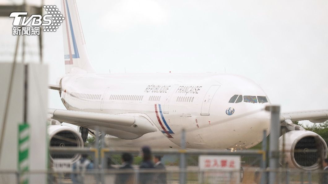 載有澤淪斯基的法國飛機抵達廣島。（達志影像美聯社）