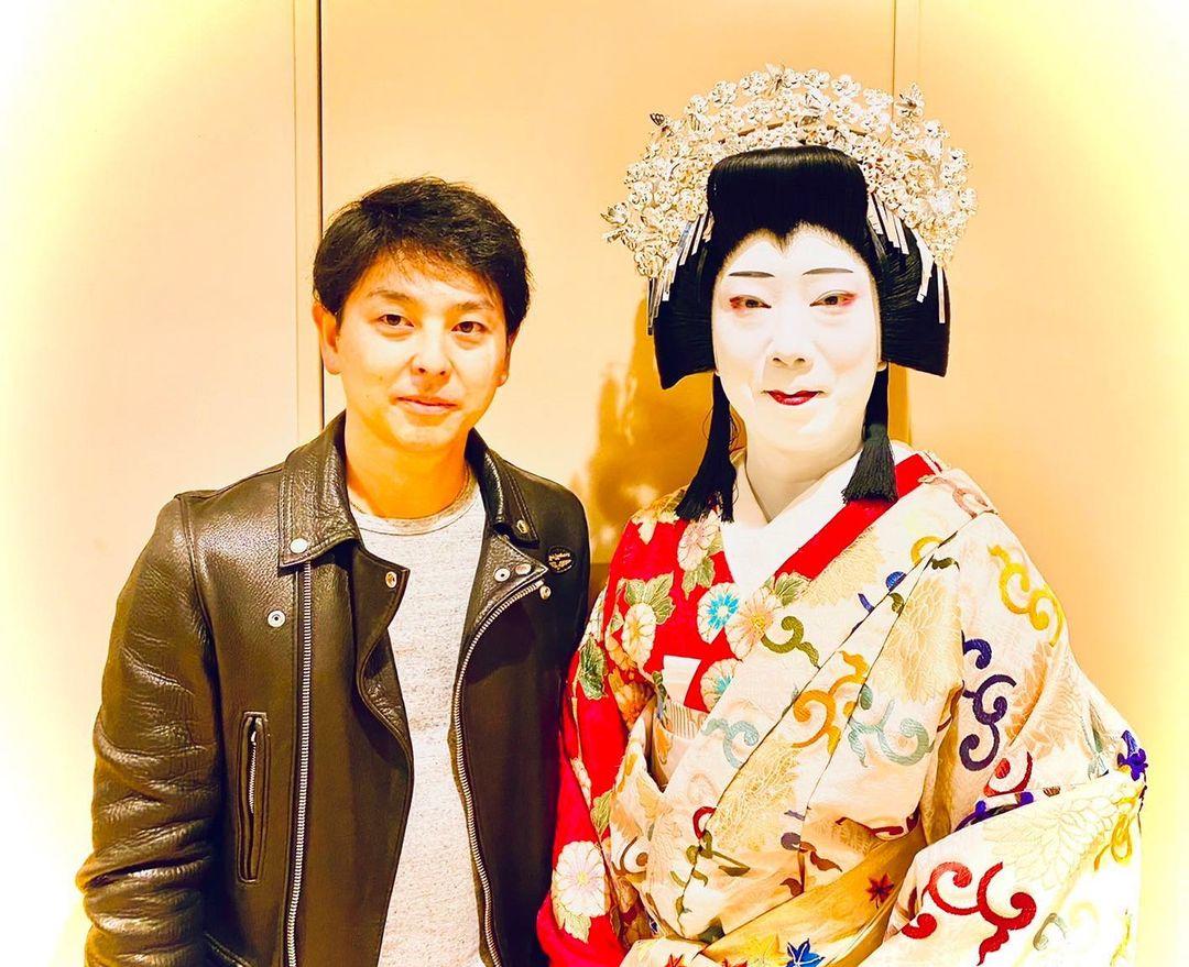 石橋正高（左）現在擔任市川猿之助的經紀人，更是第一時間發現憾事的人。（圖／翻攝自石橋正高IG）