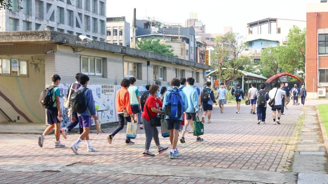 今年會考恢復開放家長陪考。（圖／教育部提供）