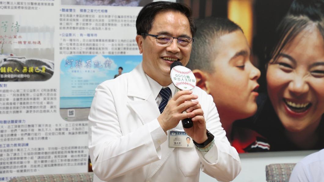 林欣榮號召年輕人一同參與公益活動。(圖/翻攝自花蓮慈濟醫院臉書)
