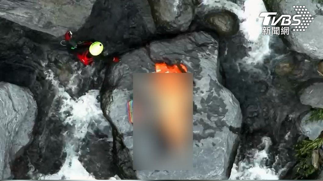 快訊／飛龍瀑布確認2死　1女掛山壁、1男陳屍深潭